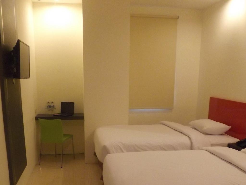 Quin Centro Hotel Palembang Exterior photo