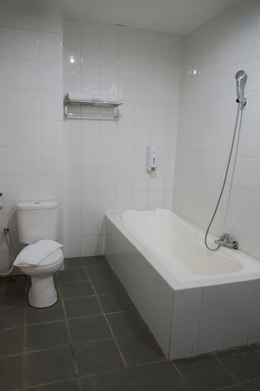 Quin Centro Hotel Palembang Room photo