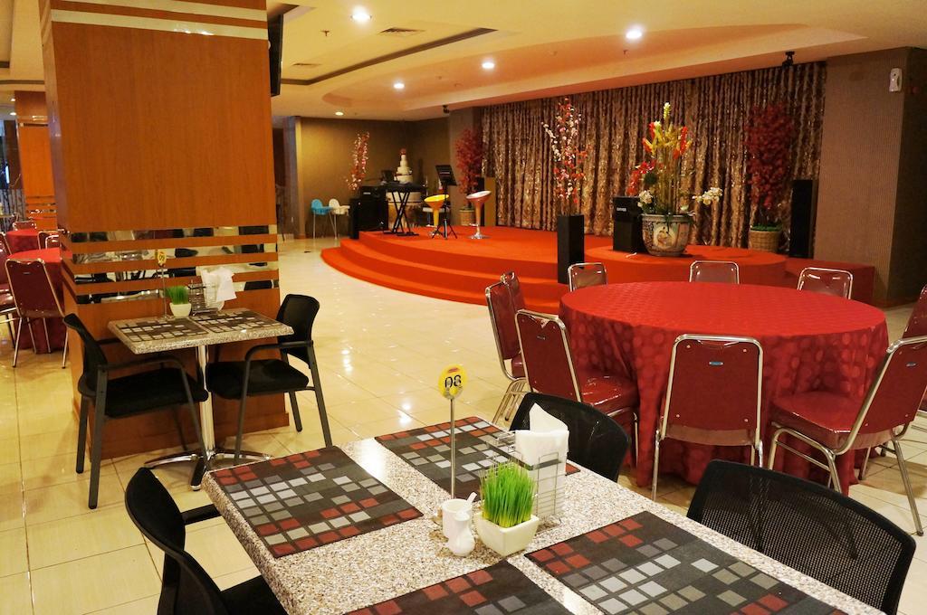 Quin Centro Hotel Palembang Exterior photo