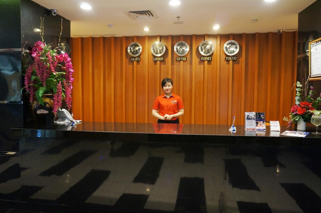 Quin Centro Hotel Palembang Exterior photo